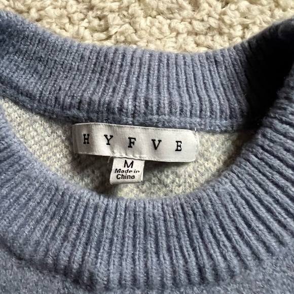 Women’s Size Medium Daisy Print Sweater - Picture 2 of 5